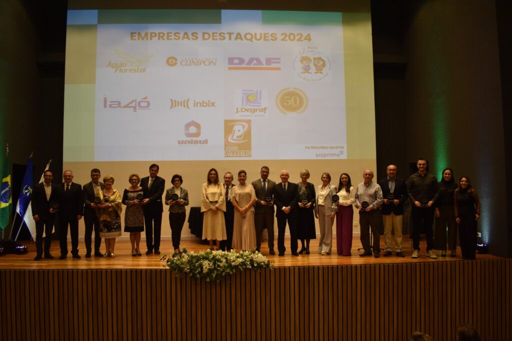 A Associação Comercial, Industrial e Empresarial de Ponta Grossa (ACIPG) teve uma noite de celebração na noite de segunda-feira (16). A Casa do Empresário foi palco da cerimônia ‘Prêmio Destaque ACIPG’, com homenagem a empresas destaques e comemoração aos 102 anos