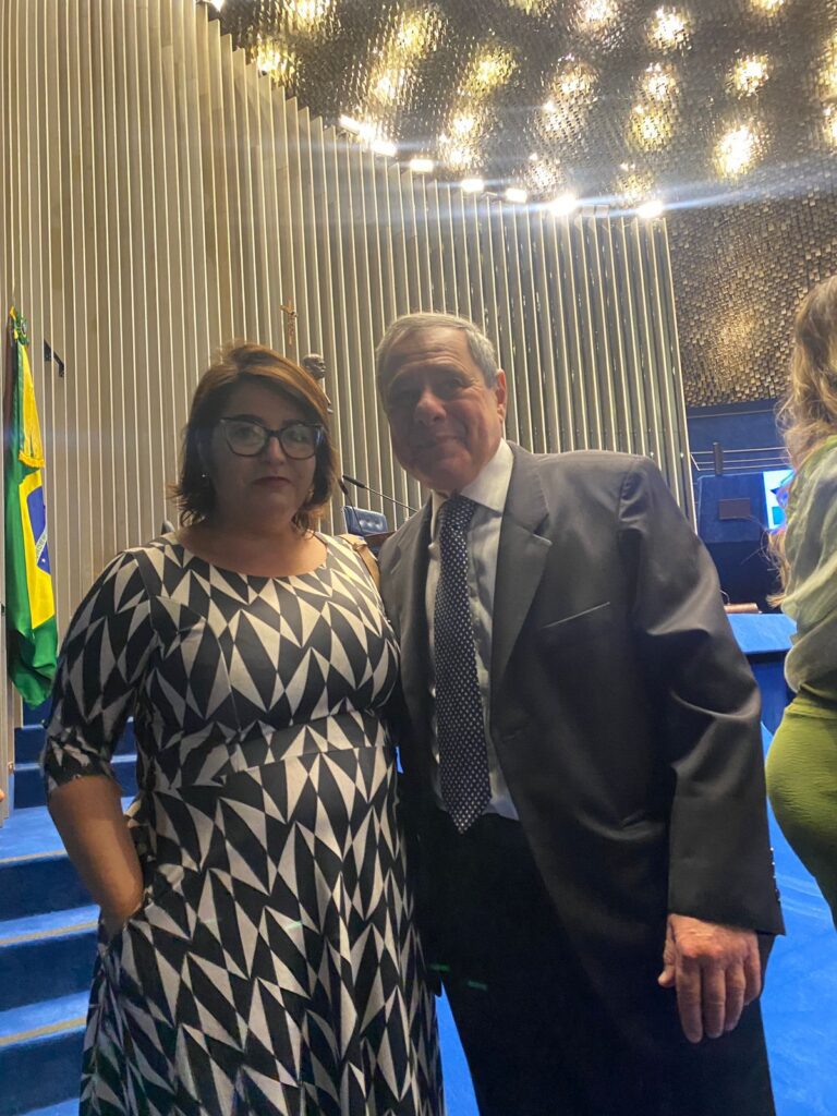 A Associação Comercial, Industrial e Empresarial de Ponta Grossa (ACIPG) marcou presença na solenidade de comemoração dos 84 anos da Associação Brasileira de Normas Técnicas (ABNT), realizada em Brasília nesta semana. A entidade ponta-grossense foi representada pela diretora de Responsabilidade Social, Janaína Cazini, que apresentou alguns dos projetos desenvolvidos pela ACIPG.