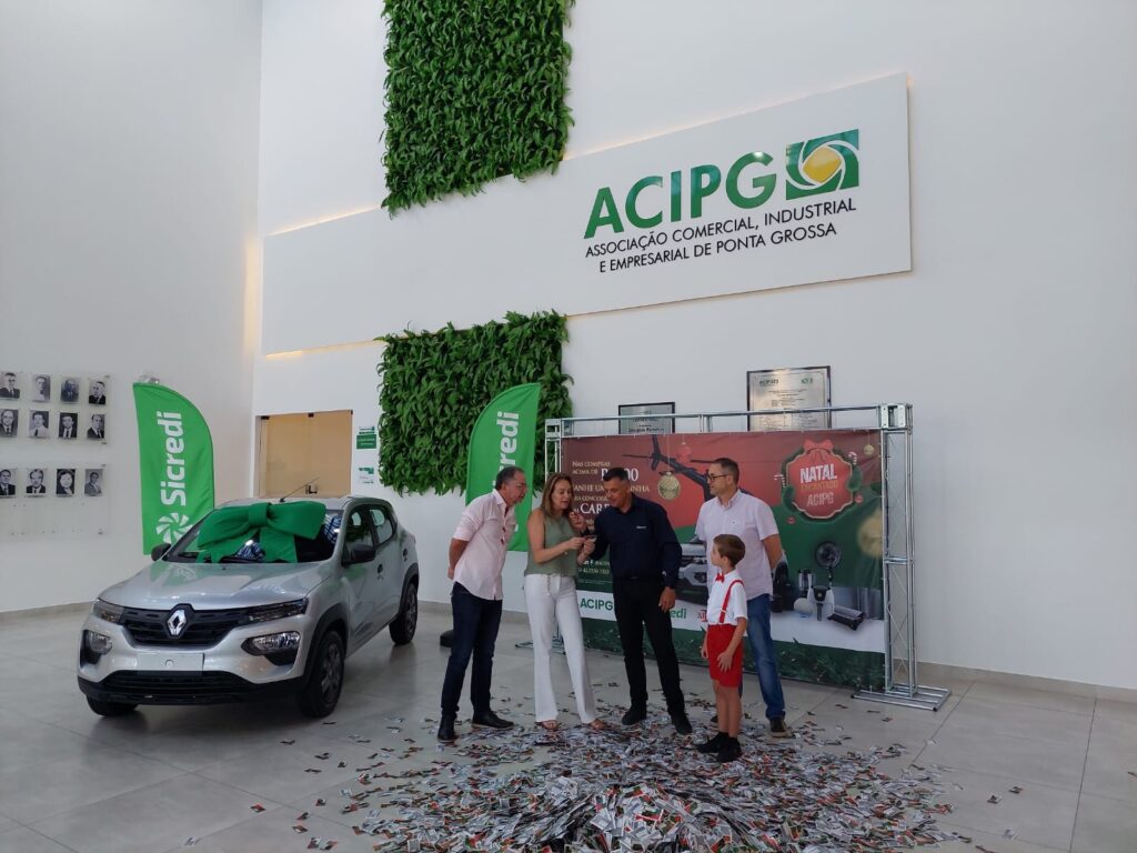 A Associação Comercial, Industrial e Empresarial de Ponta Grossa (ACIPG) sorteou nesta quarta-feira (15) o vencedor do carro 0 km da campanha "Natal Encantado ACIPG"