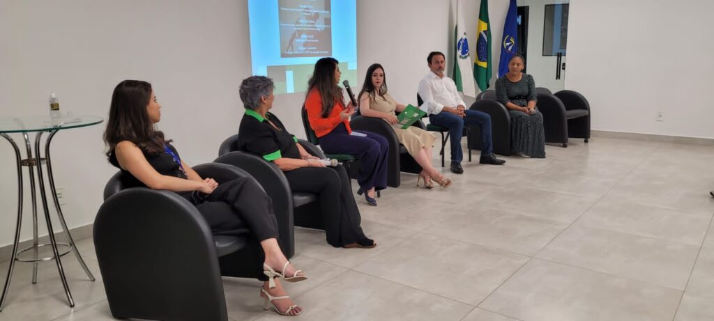 A Associação Comercial, Industrial e Empresarial de Ponta Grossa (ACIPG), por meio de sua Câmara dos Palestrantes e Treinadores, realizou no dia 31 de março um Bate Papo com autoridades em celebração ao Dia da Integração Nacional.