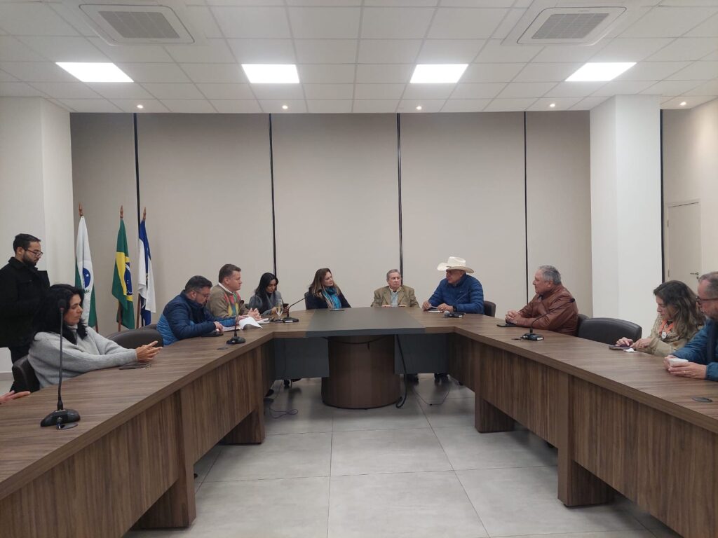 A Associação Comercial, Industrial e Empresarial de Ponta Grossa (ACIPG) recebeu, na quarta-feira (2), o secretário estadual de Indústria e Comércio, Marco Brasil, para uma reunião
