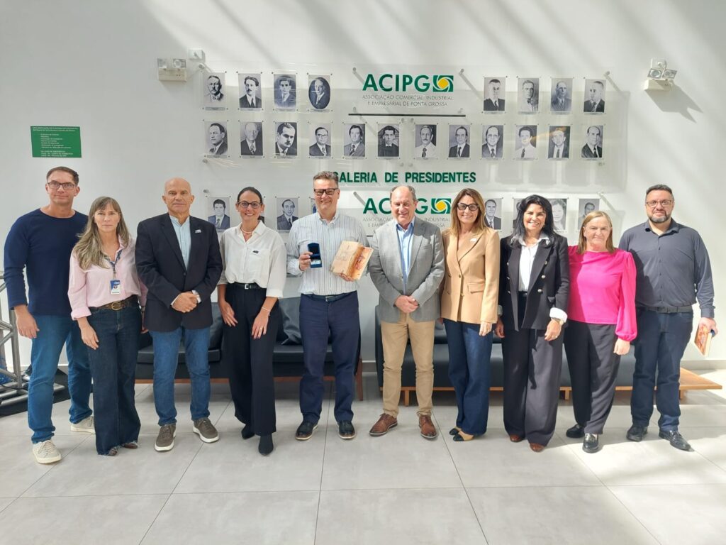 Uma comitiva da cidade de Gravataí, no Rio Grande do Sul, esteve na última segunda-feira (27) na sede da Associação Comercial, Industrial e Empresarial de Ponta Grossa (ACIPG) para uma visita 