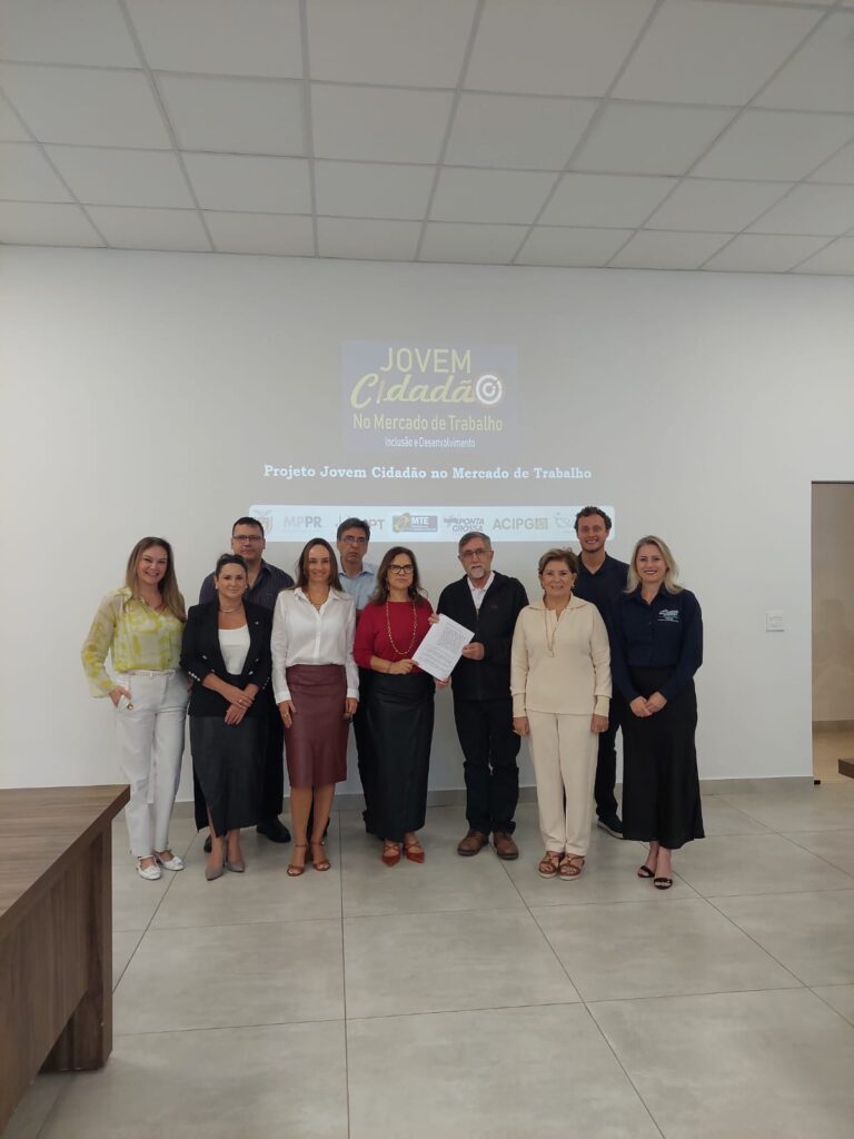 A Associação Comercial, Industrial e Empresarial de Ponta Grossa (ACIPG) sediou na última terça-feira (14) a cerimônia de renovação do termo de cooperação do Projeto Jovem Cidadão