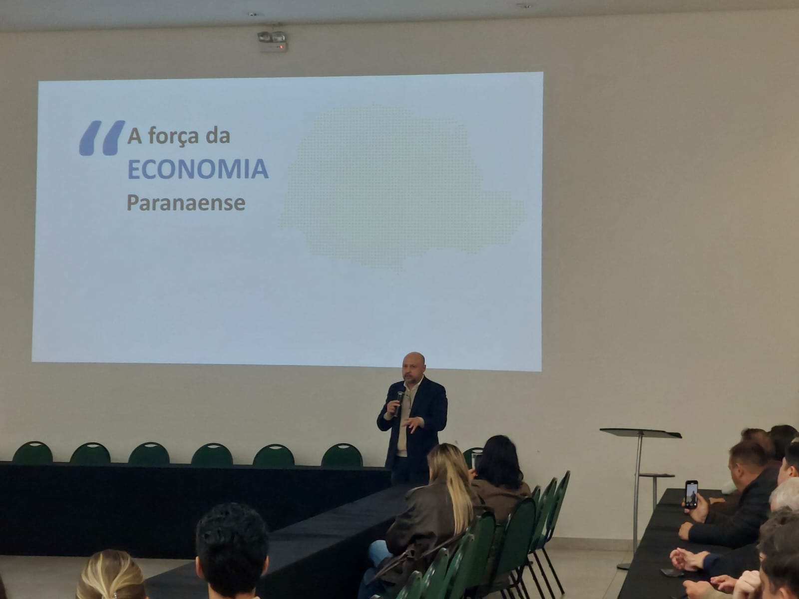 Palestra de Edson Vasconcelos marca início de novo ciclo de diálogo político na ACIPG