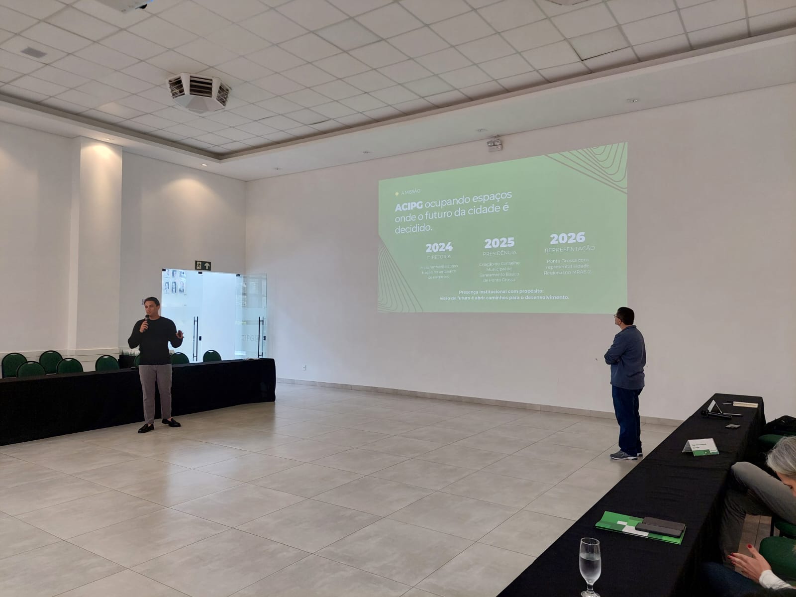 Diretoria da ACIPG recebe balanço sobre saneamento básico e segurança hídrica