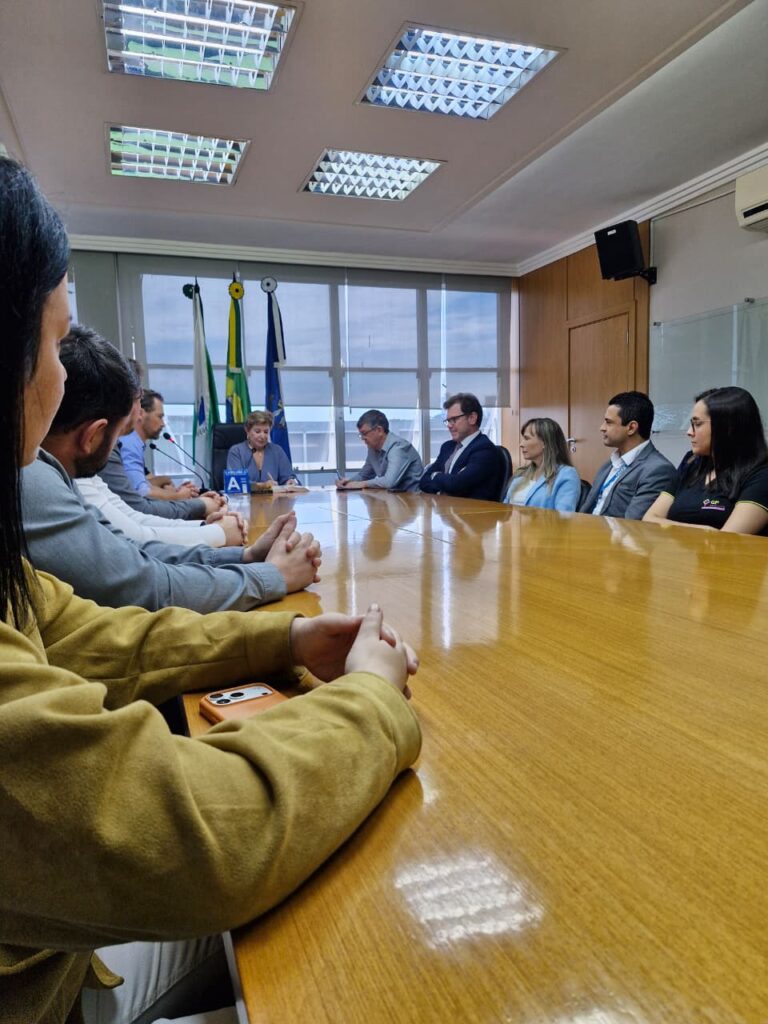 A Associação das Imobiliárias de Ponta Grossa participou de uma reunião  para conhecer o sistema de ITBI Automático