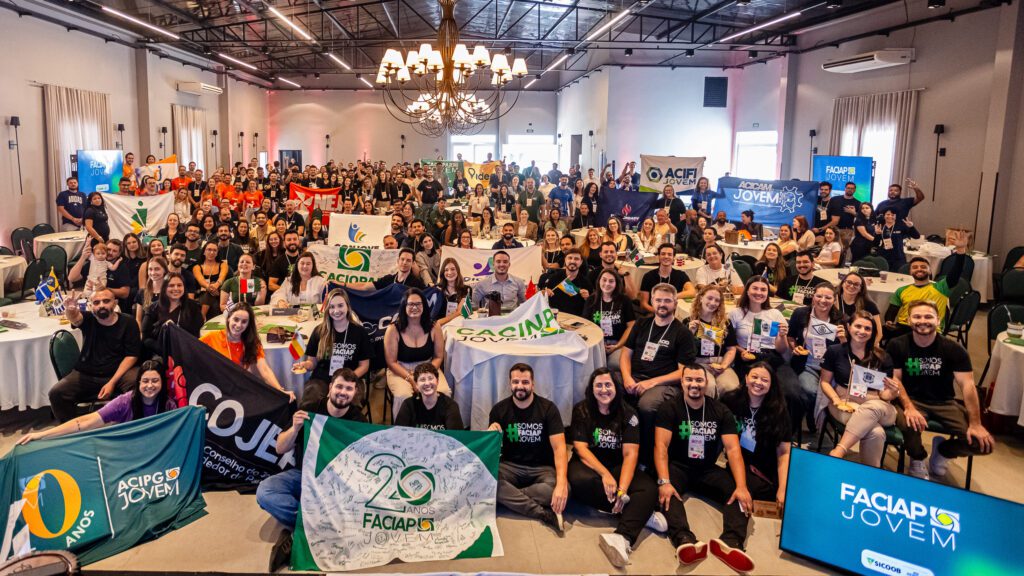 Ponta Grossa foi a capital do empreendedorismo jovem no Paraná. O encontro reuniu cerca de 400 participantes de 44 cidades